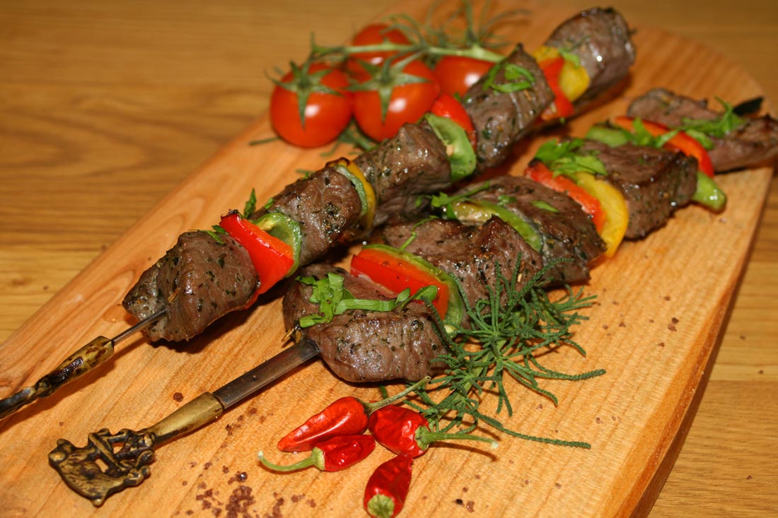 Sis-Kebab - Lammspieße vom Grill mit türkischer Paprika